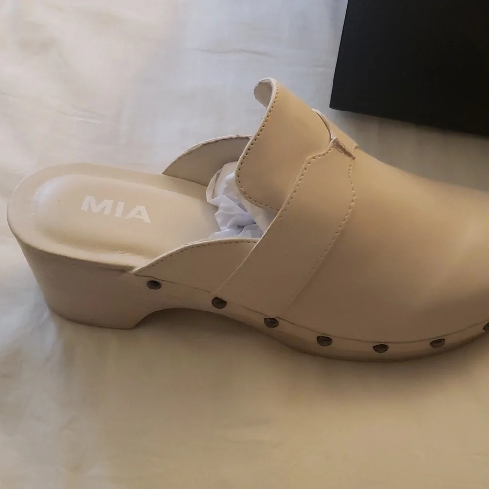 Clogs by MIA - Picture 2 of 5